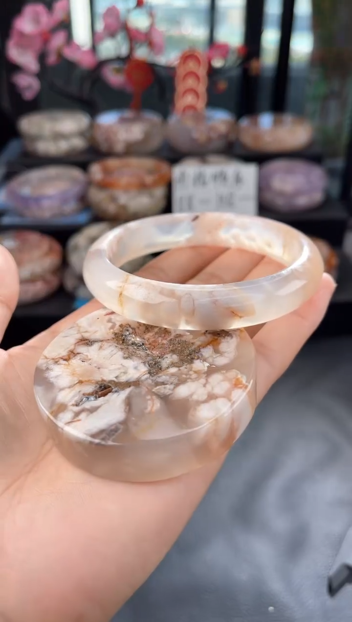 【闪购商品】石英质玉手镯未镶嵌62