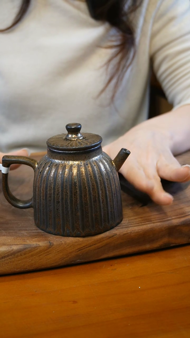 【闪购商品】H01鎏金宫灯磨砂感老岩泥茶壶