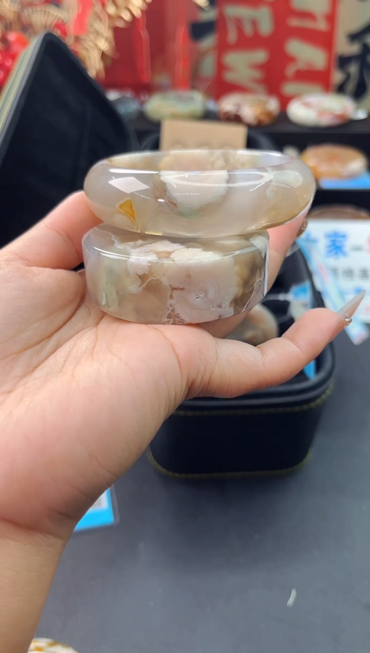 【闪购商品】石英质玉手镯未镶嵌赠送镯心（60圈口）