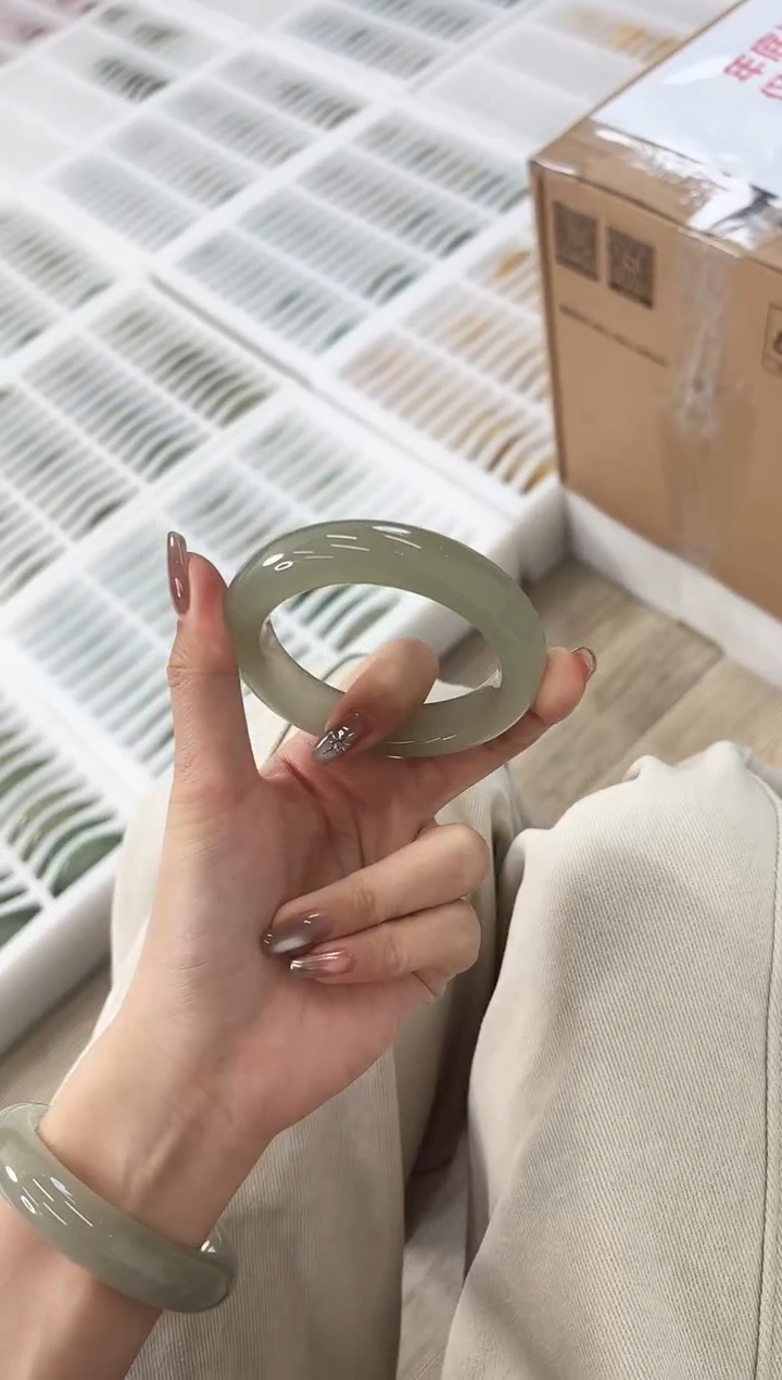 未镶嵌手镯石英质玉19-56D