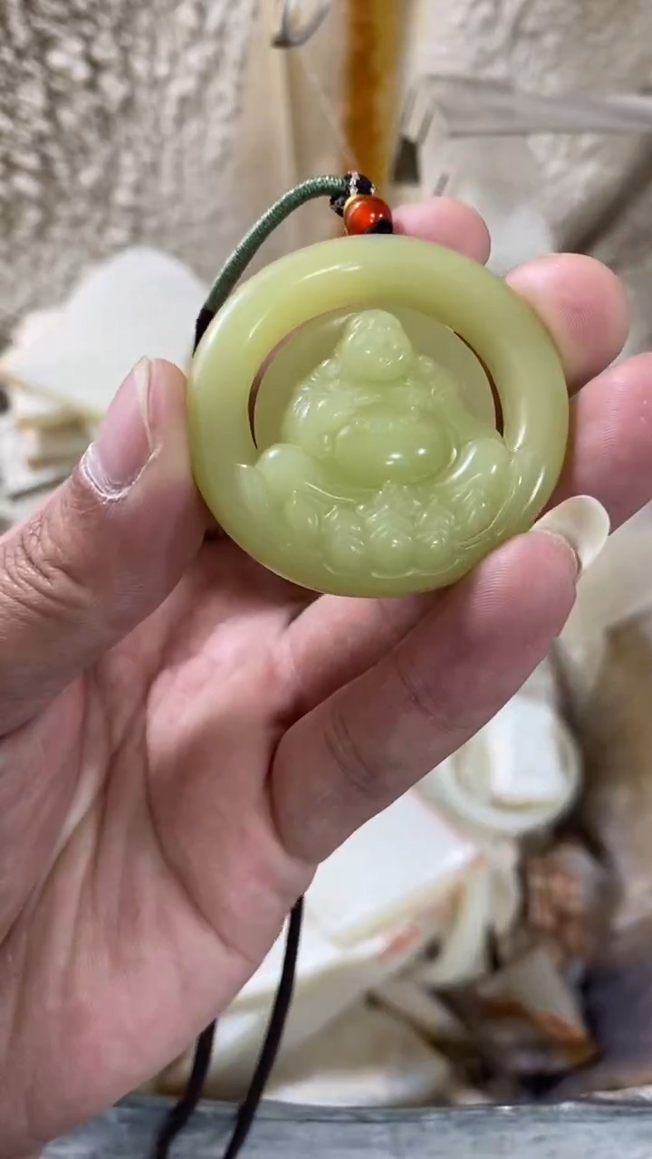 心中有佛挂件女士佩戴