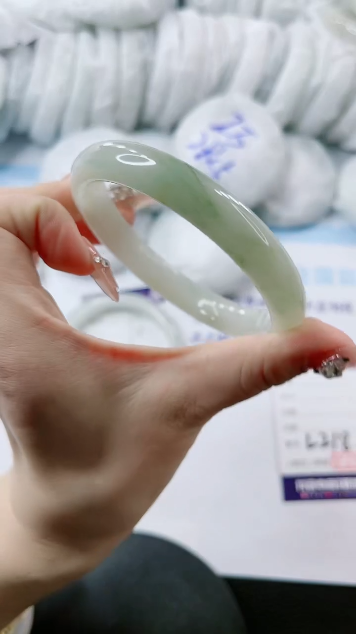 【闪购商品】石英质玉手镯未镶嵌多样性发货L218-62