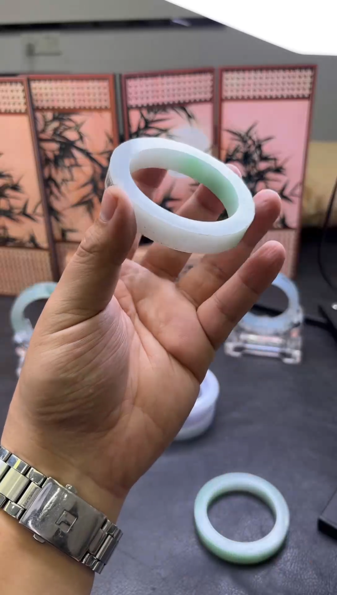 未镶嵌手镯定制翡翠太****?手镯定制