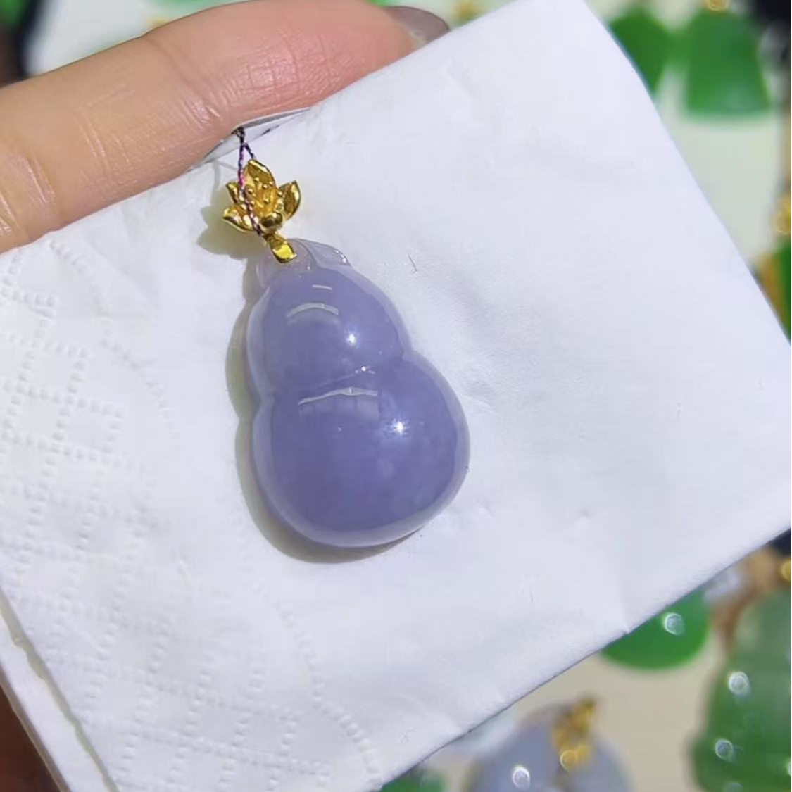 天然缅料A货翡翠吊坠一件