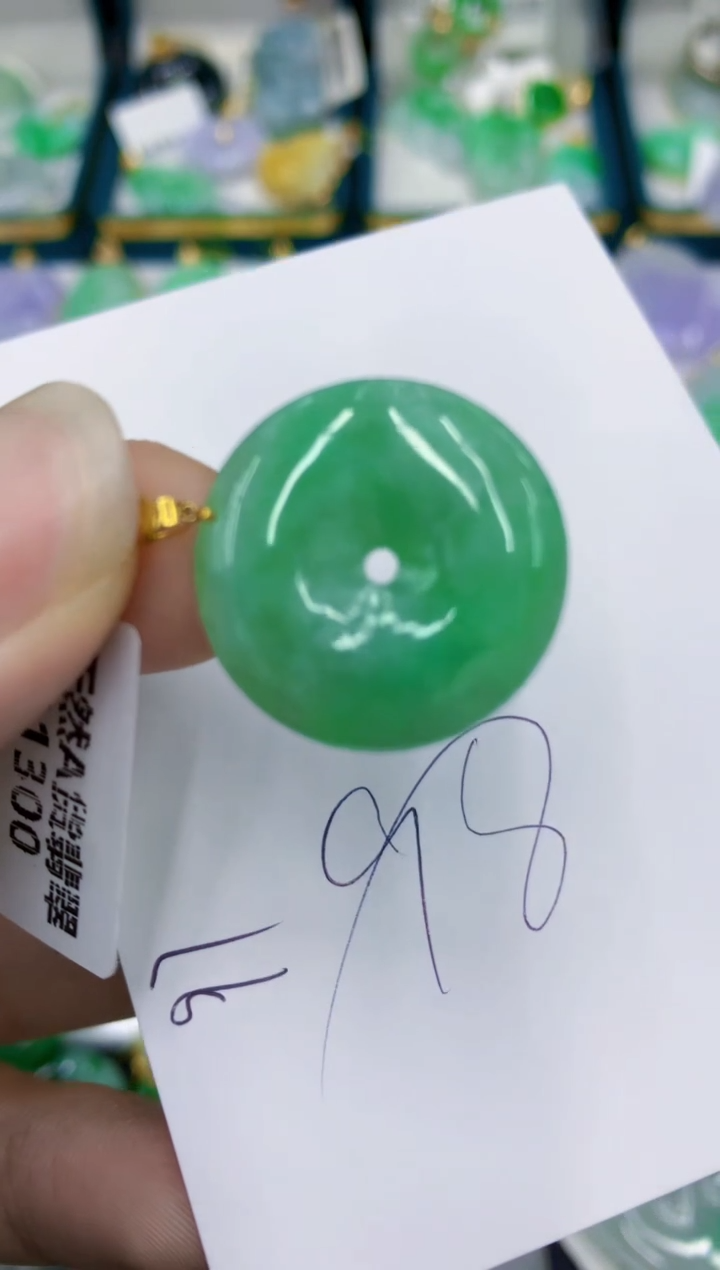 翡翠18K金镶嵌颈饰1111111111