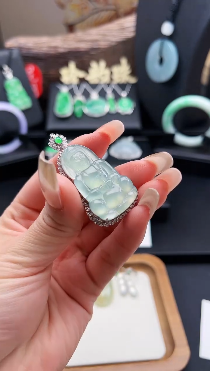 【闪购商品】翡翠颈饰18K金镶嵌吊坠