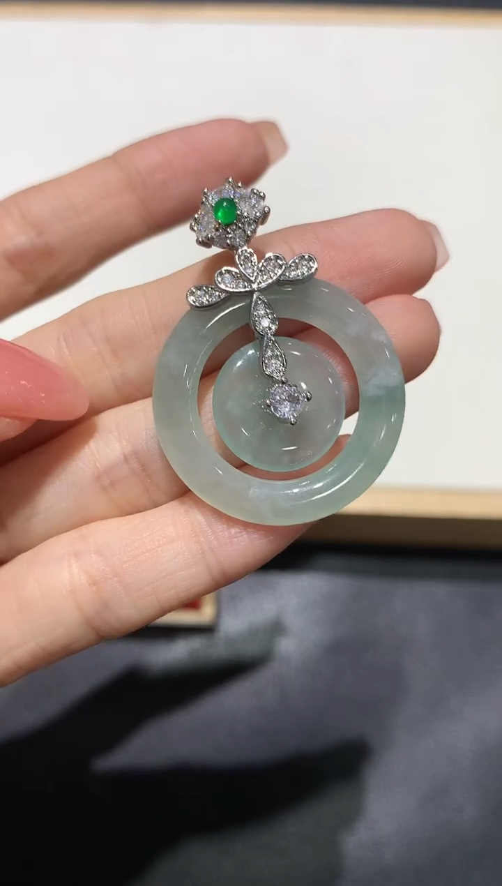 【闪购商品】翡翠吊坠(不含链)未镶嵌2多人多样性随机发货1件