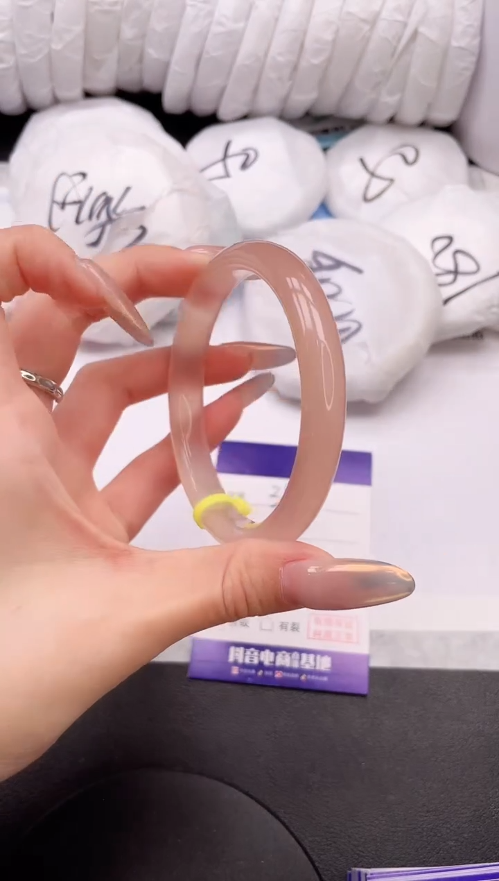 【闪购商品】石英质玉手镯未镶嵌24L383-62