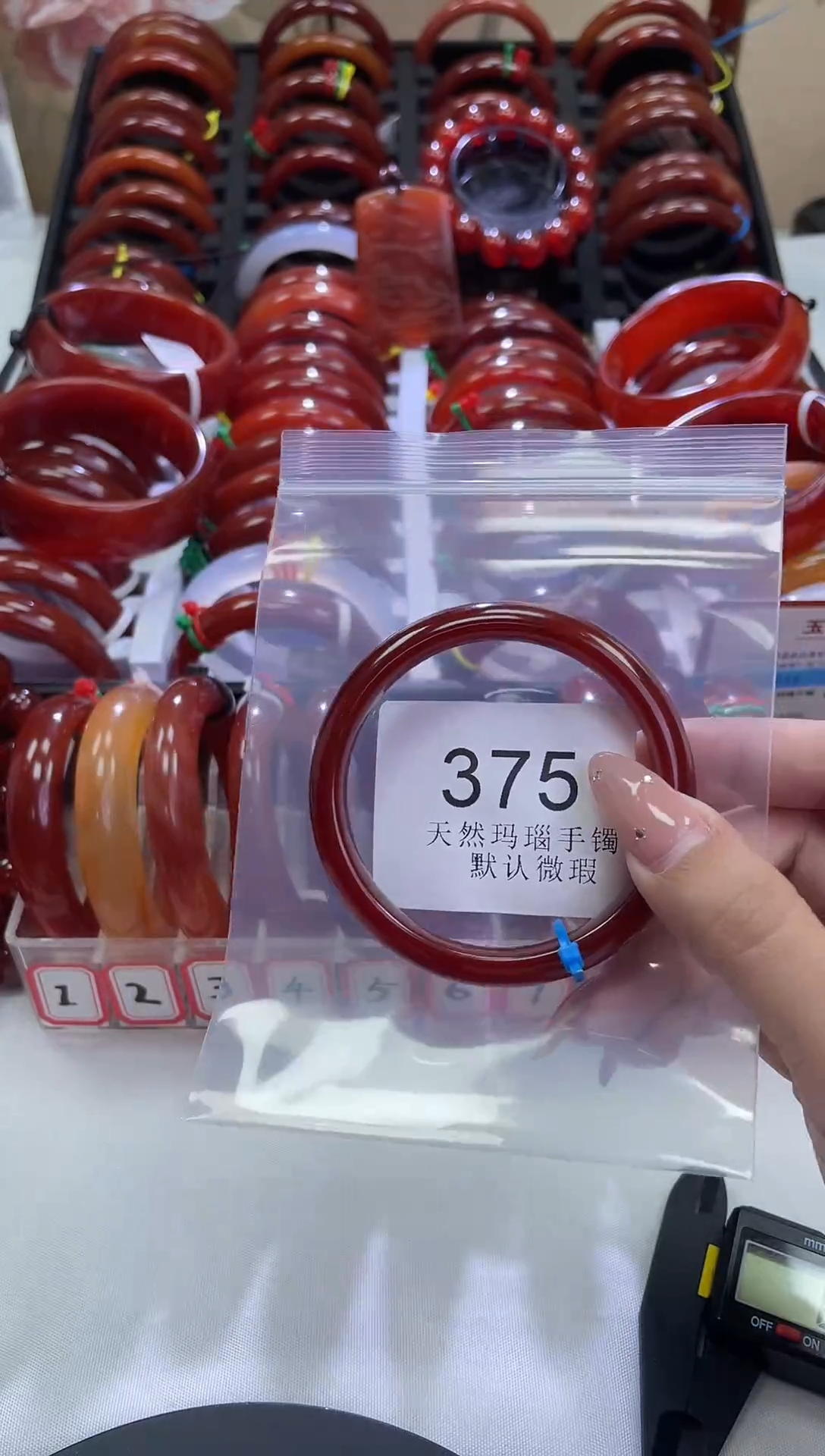 手镯玛瑙/玉髓未镶嵌57圈口*A375