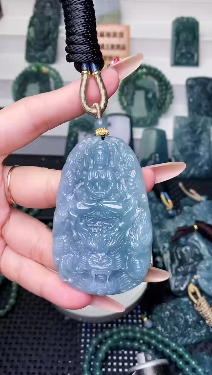 颈饰未镶嵌翡翠 