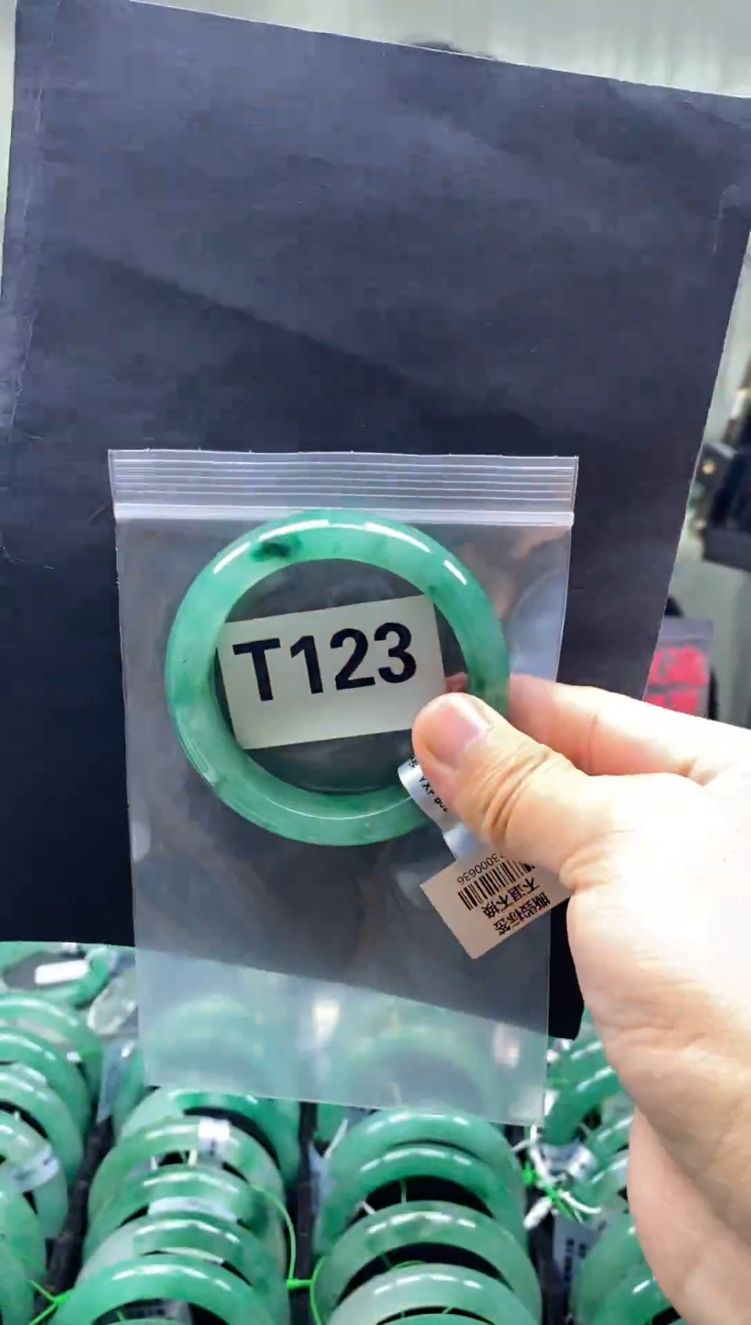 未镶嵌手镯石英质玉（非洲翠）57圈口T123