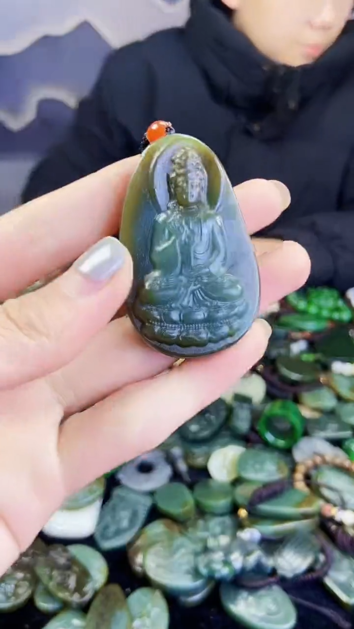 颈饰未镶嵌和田玉1