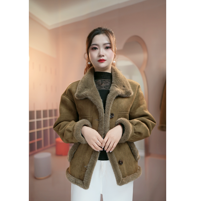 2025冬季新款百搭保暖翻领加绒加厚毛毛一体外套女