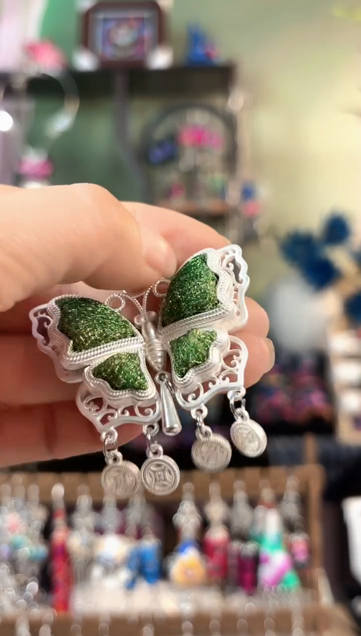 彩云南阁非遗老绣苗银饰品685