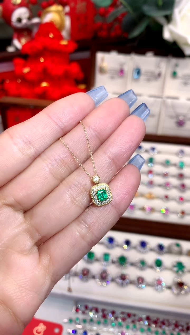 【闪购商品】祖母绿项链18K金镶嵌0.38ct/天然宝石/七天无理由