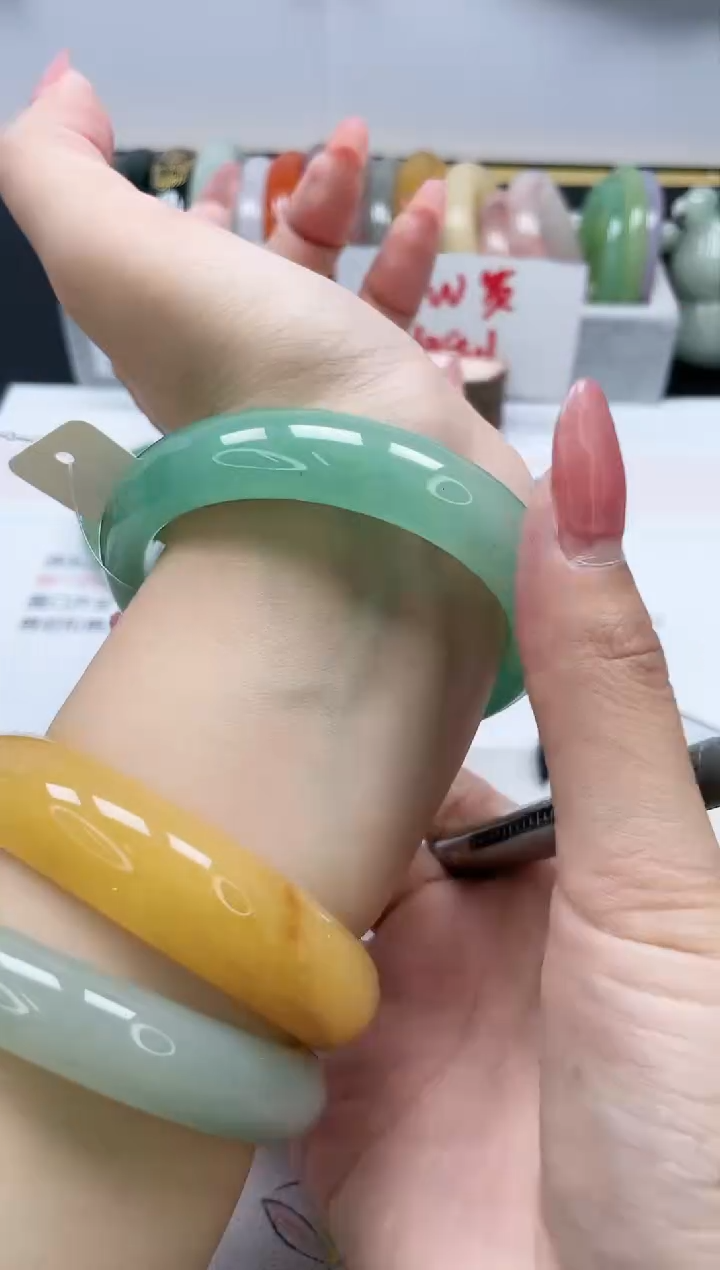 【闪购商品】石英质玉手镯未镶嵌62/60.3