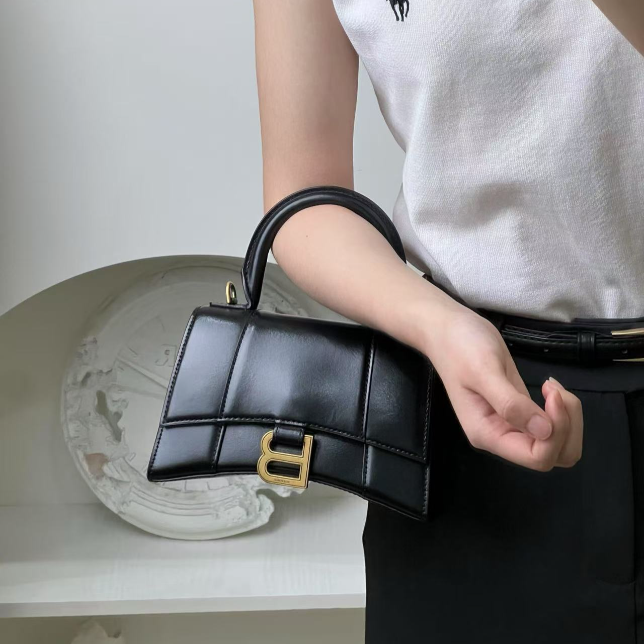 99新 Balenciaga/巴黎世家 沙漏xs黑金光面斜挎包/优品