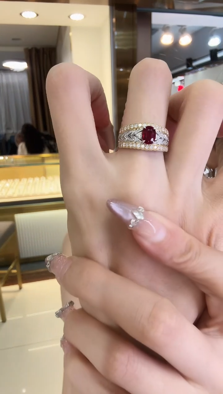 18K金镶嵌戒指红宝石1ct