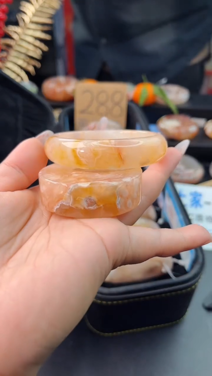 【闪购商品】石英质玉手镯未镶嵌赠送镯心（52圈口）