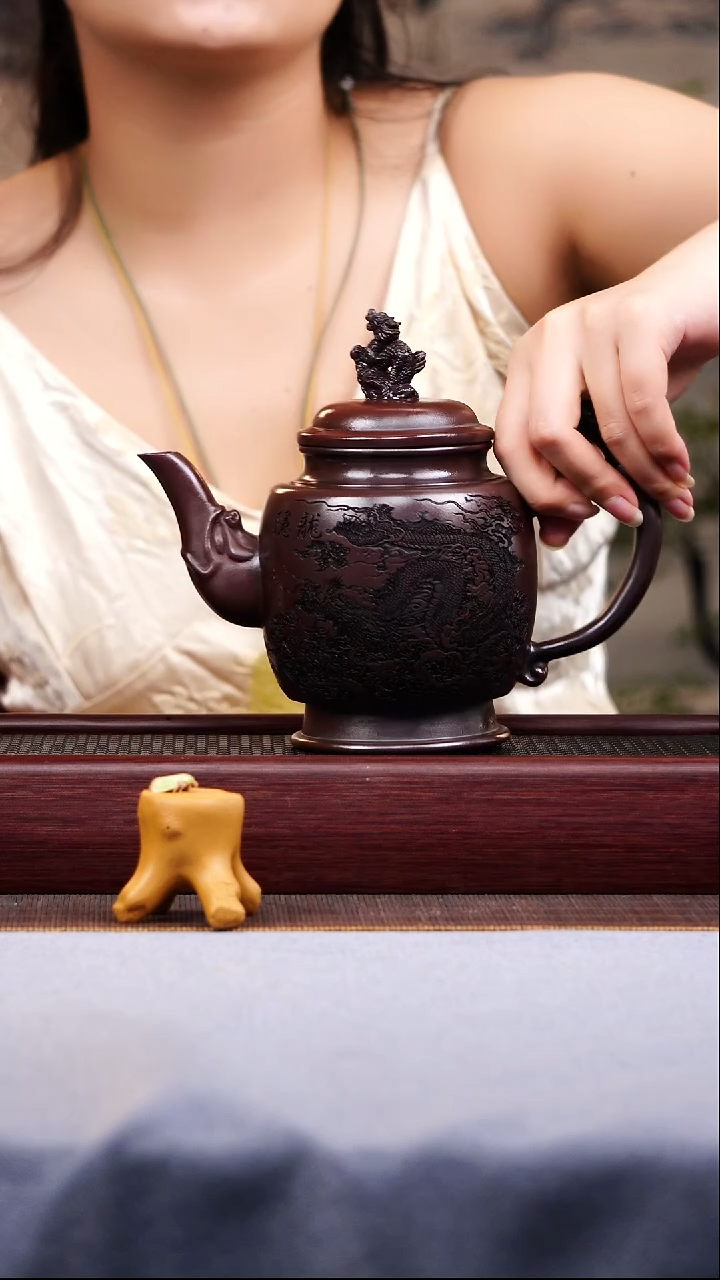 茶壶紫砂宜兴手工紫砂作品 龙隐 龙行天下