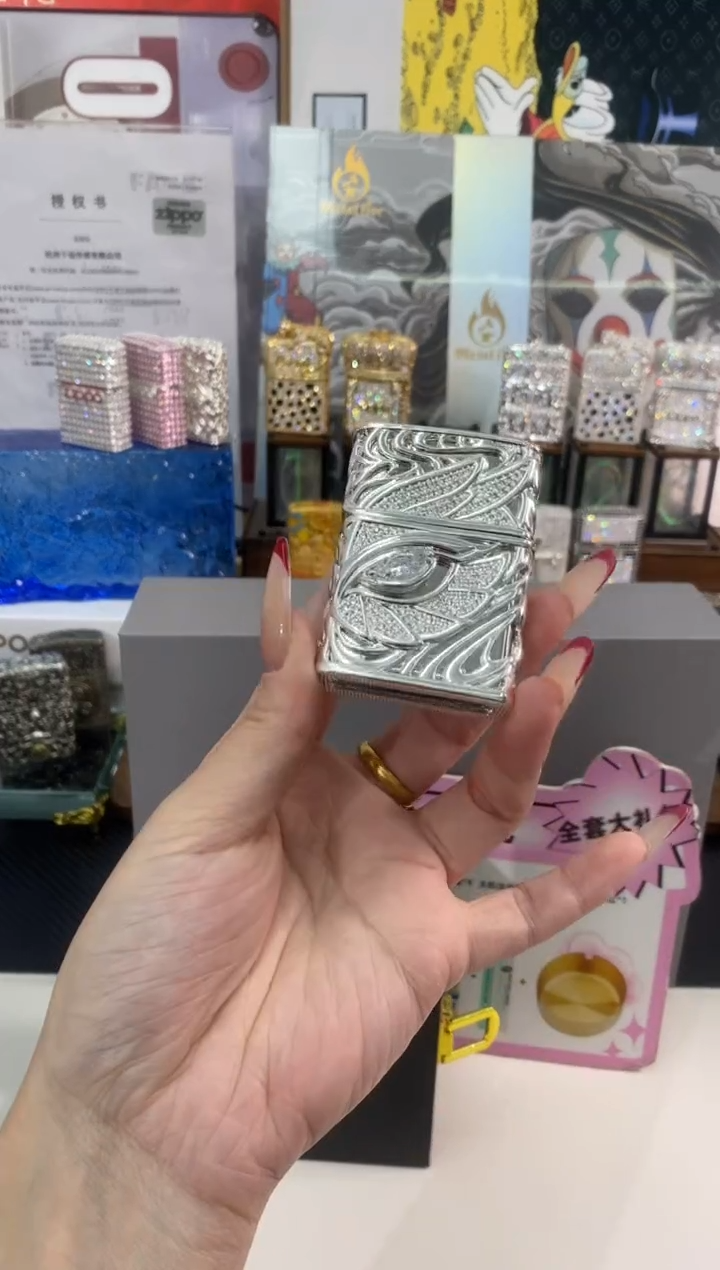 铜ZIPPO满钻眼中人