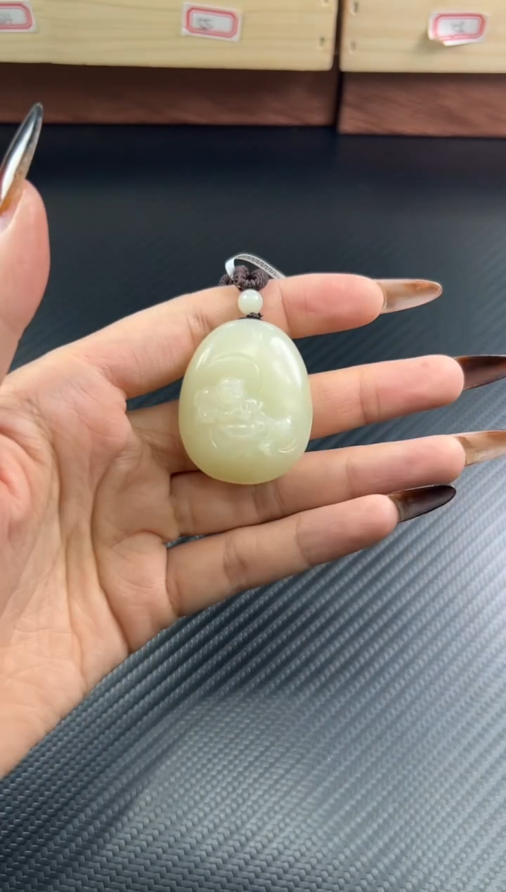 吊坠(赠链)未镶嵌和田玉金山微色差M