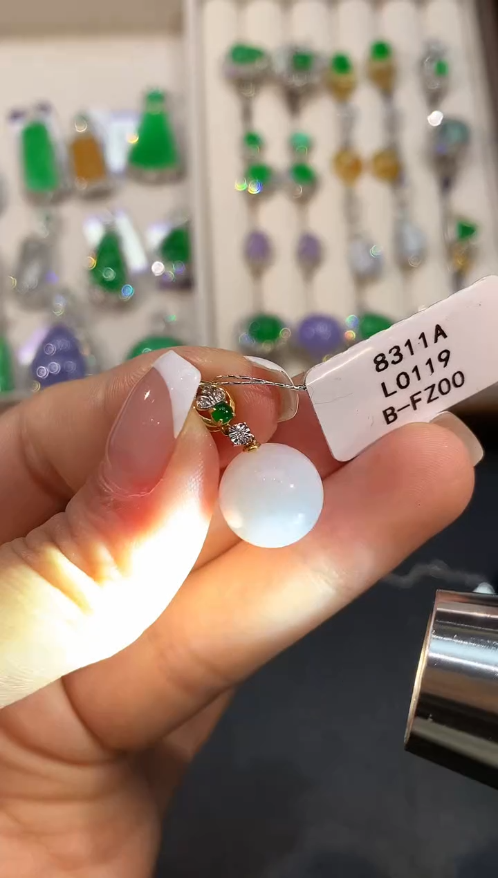 【闪购商品】翡翠吊坠(不含链)18K金镶嵌L0119