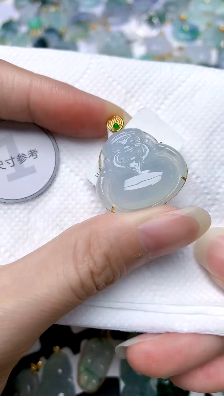 颈饰18K金镶嵌翡翠天然A货翡翠