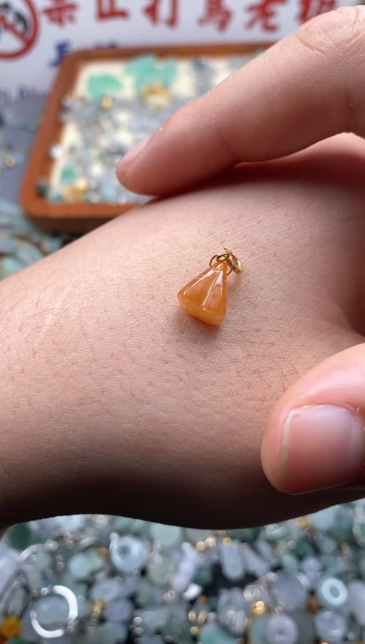 【闪购商品】翡翠颈饰未镶嵌哥哥