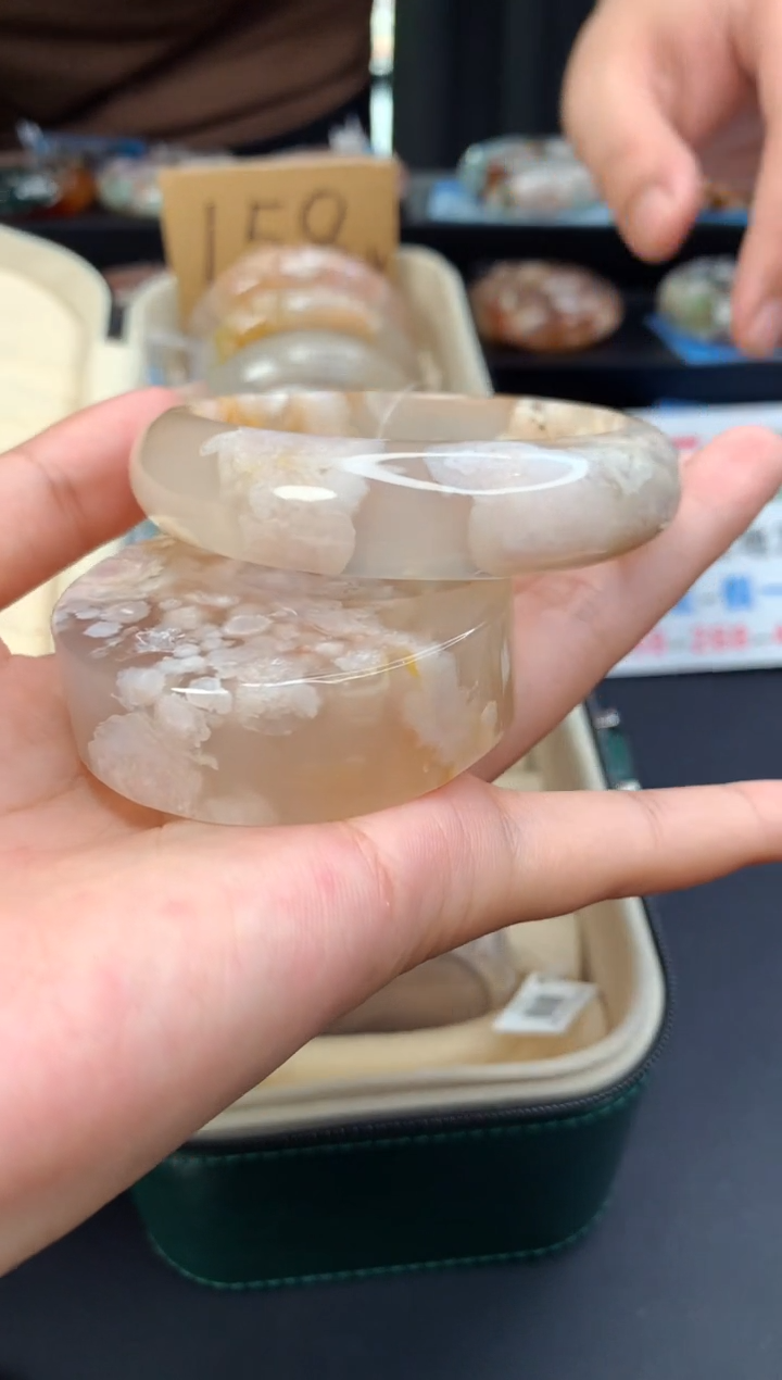 石英质玉手镯未镶嵌赠送镯心（圈口56