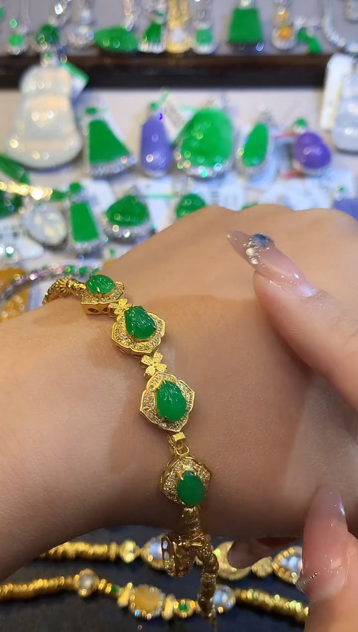 18K金镶嵌手链翡翠对*对SY多样性发其一