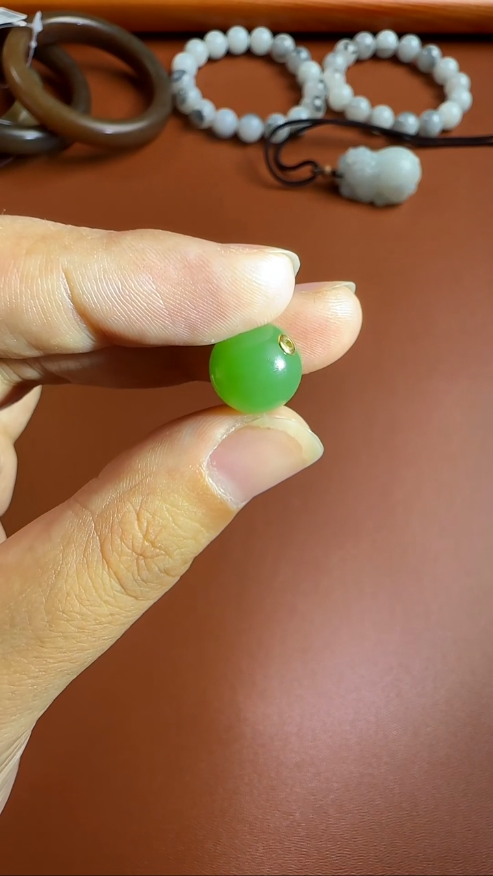 和田玉18K金镶嵌吊坠(不含链)18K金镶11.5mm碧玉苹果绿路路通