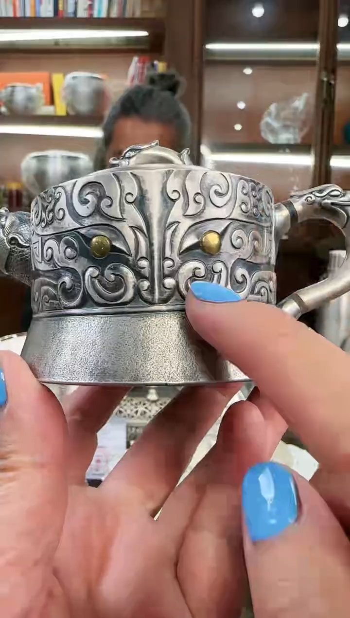 【闪购商品】足银999精工熏色饕餮提梁泡茶壶