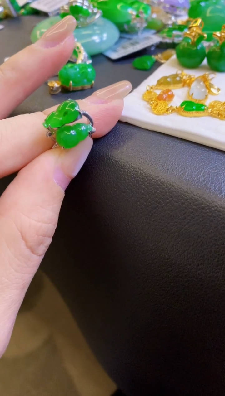 【闪购商品】定制翡翠18K金镶嵌耳饰