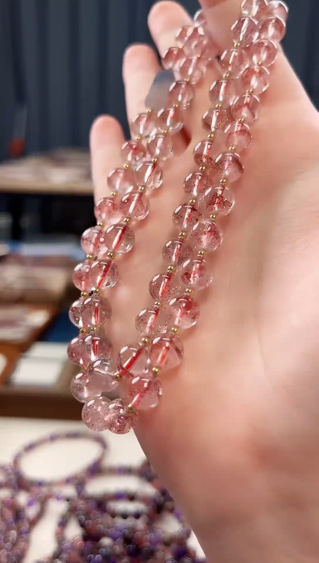 未镶嵌手串水晶蓝兔毛+金草莓超七三圈手串7mm【多样性发一】