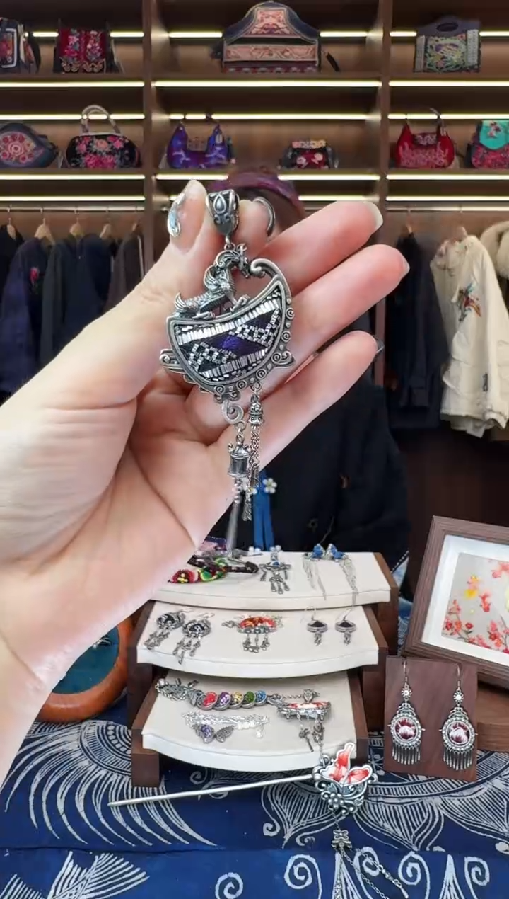 织绣22黔东南苗族刺绣