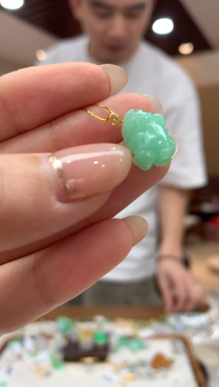 吊坠(不含链)18K金镶嵌翡翠貔貅