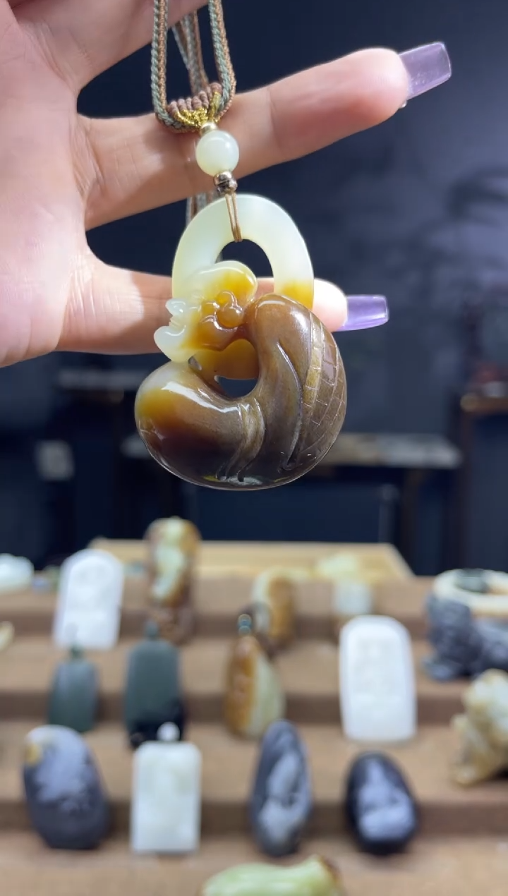 颈饰未镶嵌和田玉1