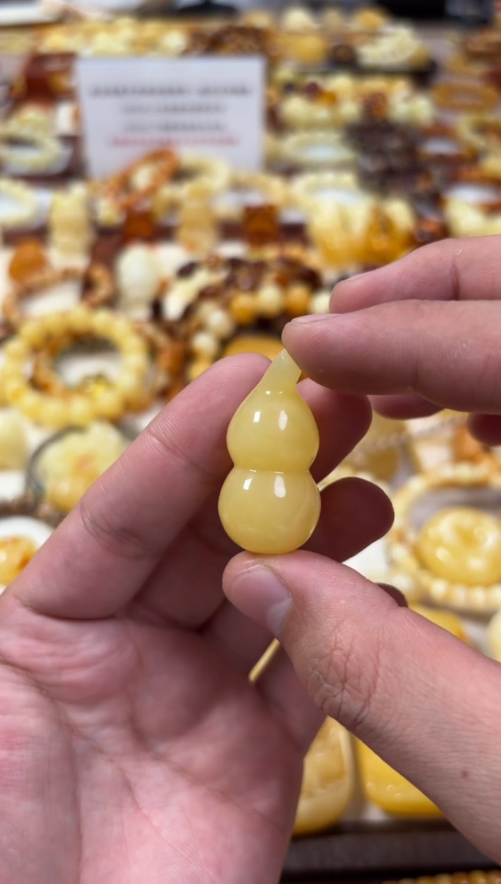 【闪购商品】蜜蜡裸石未镶嵌葫芦