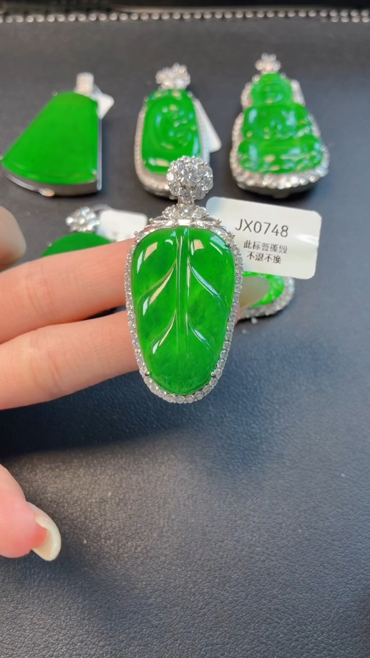 颈饰银S925镶嵌翡翠吊坠