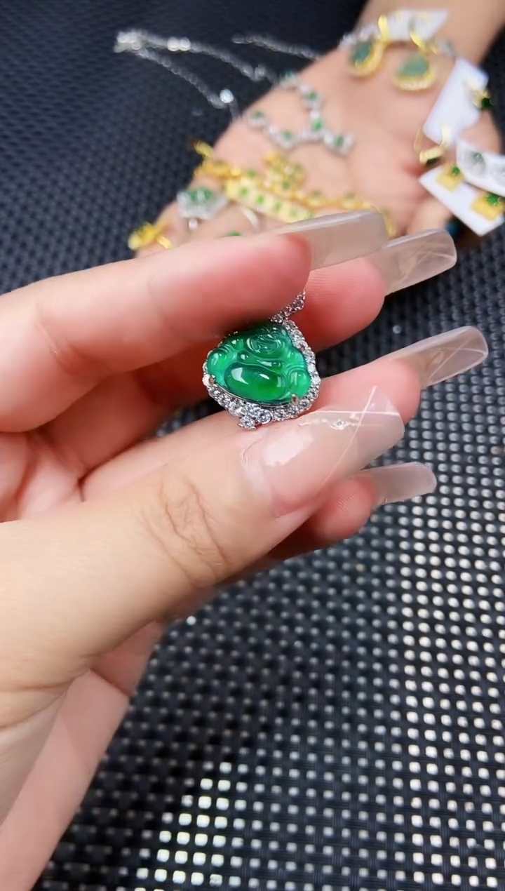【闪购商品】翡翠未镶嵌颈饰111111111