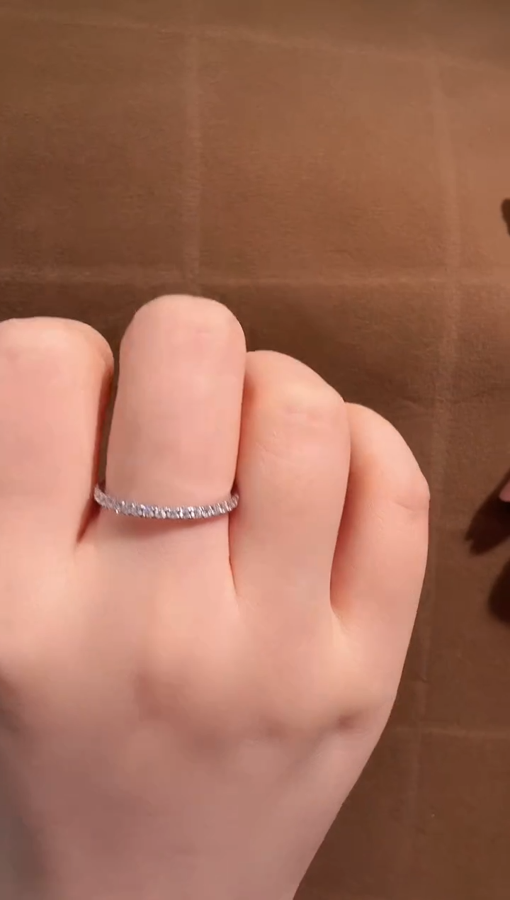 戒指/指环18K金镶嵌钻石天然戒指白圆形半圈0.9分