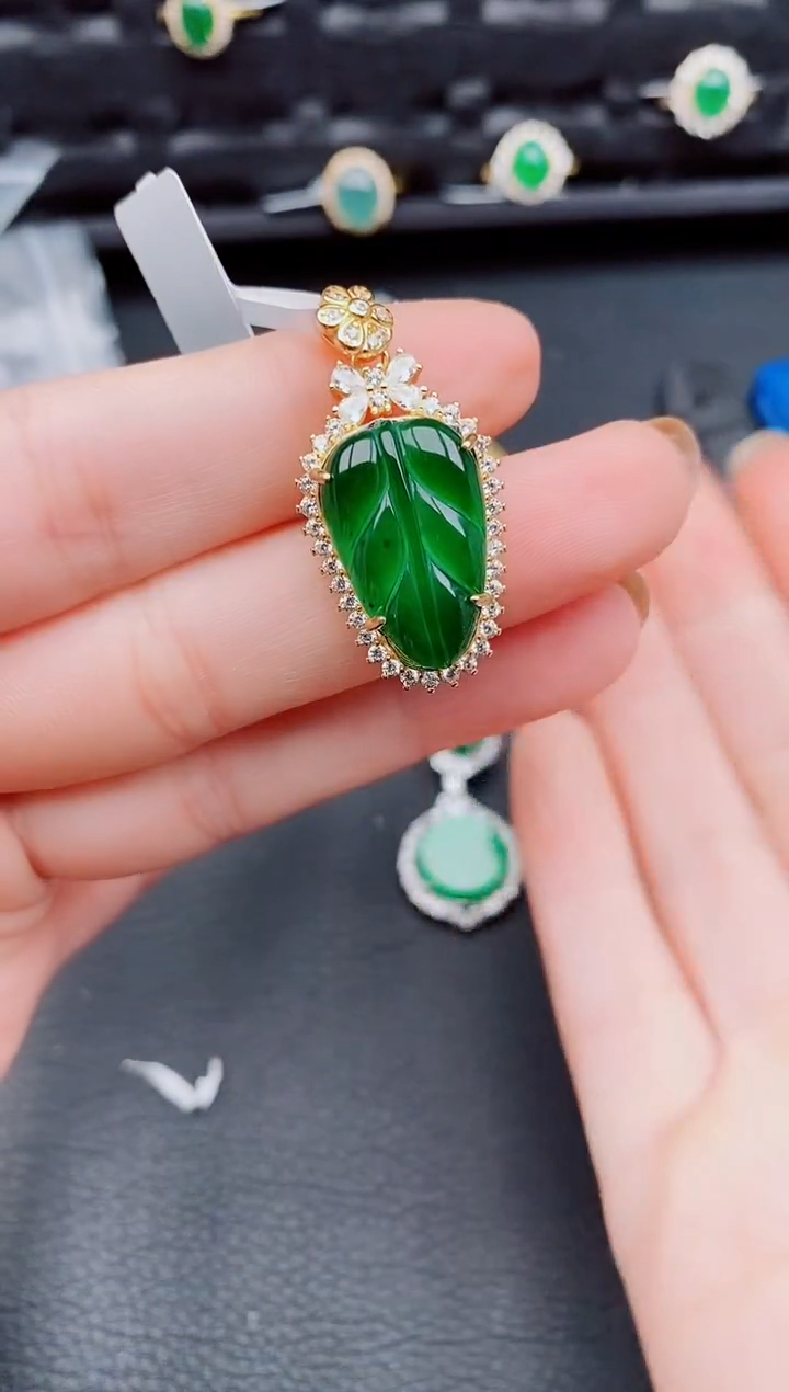 【闪购商品】翡翠颈饰银S925镶嵌天然a货翡翠520