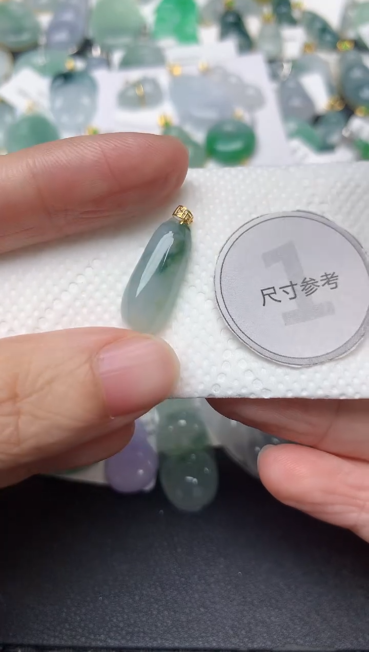 颈饰18K金镶嵌翡翠天然缅甸A货翡翠