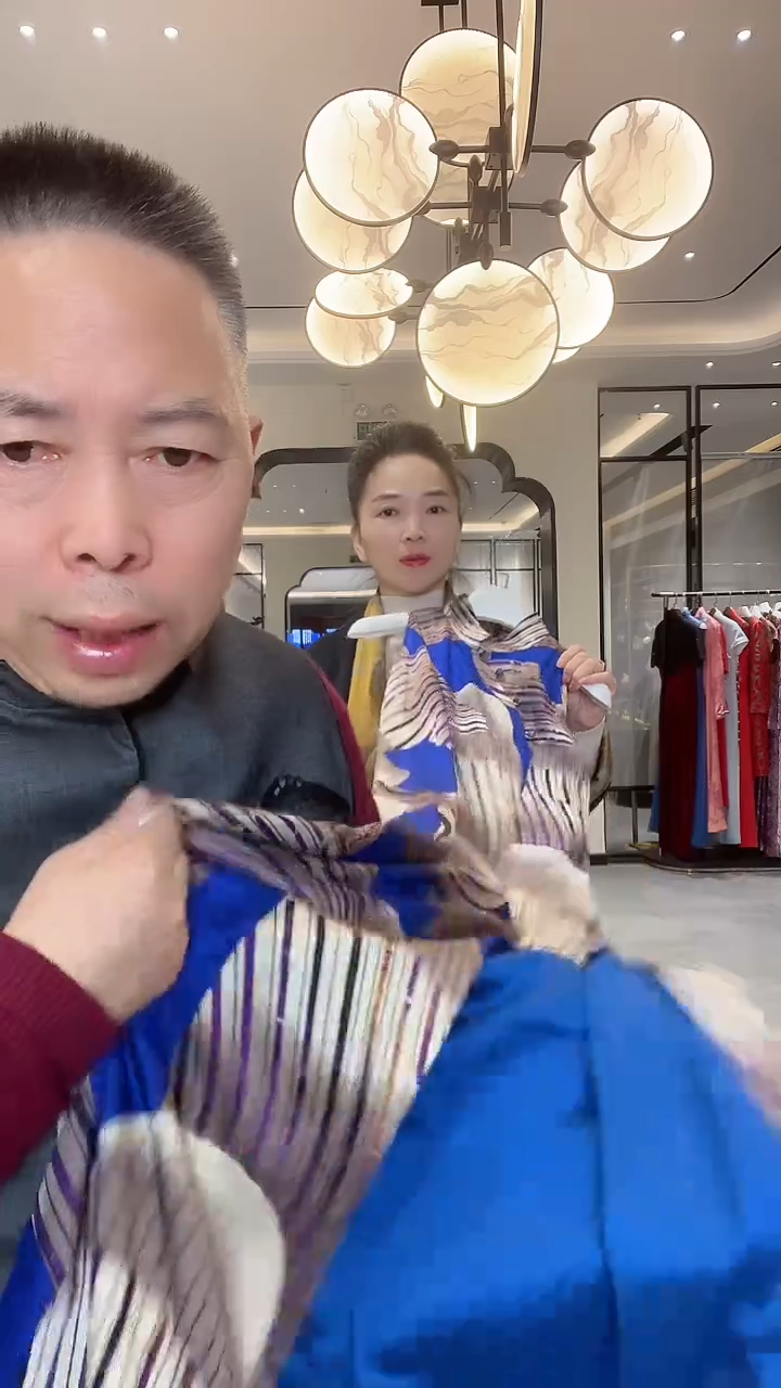 织绣蓝色插肩袖长款旗袍 499 l码