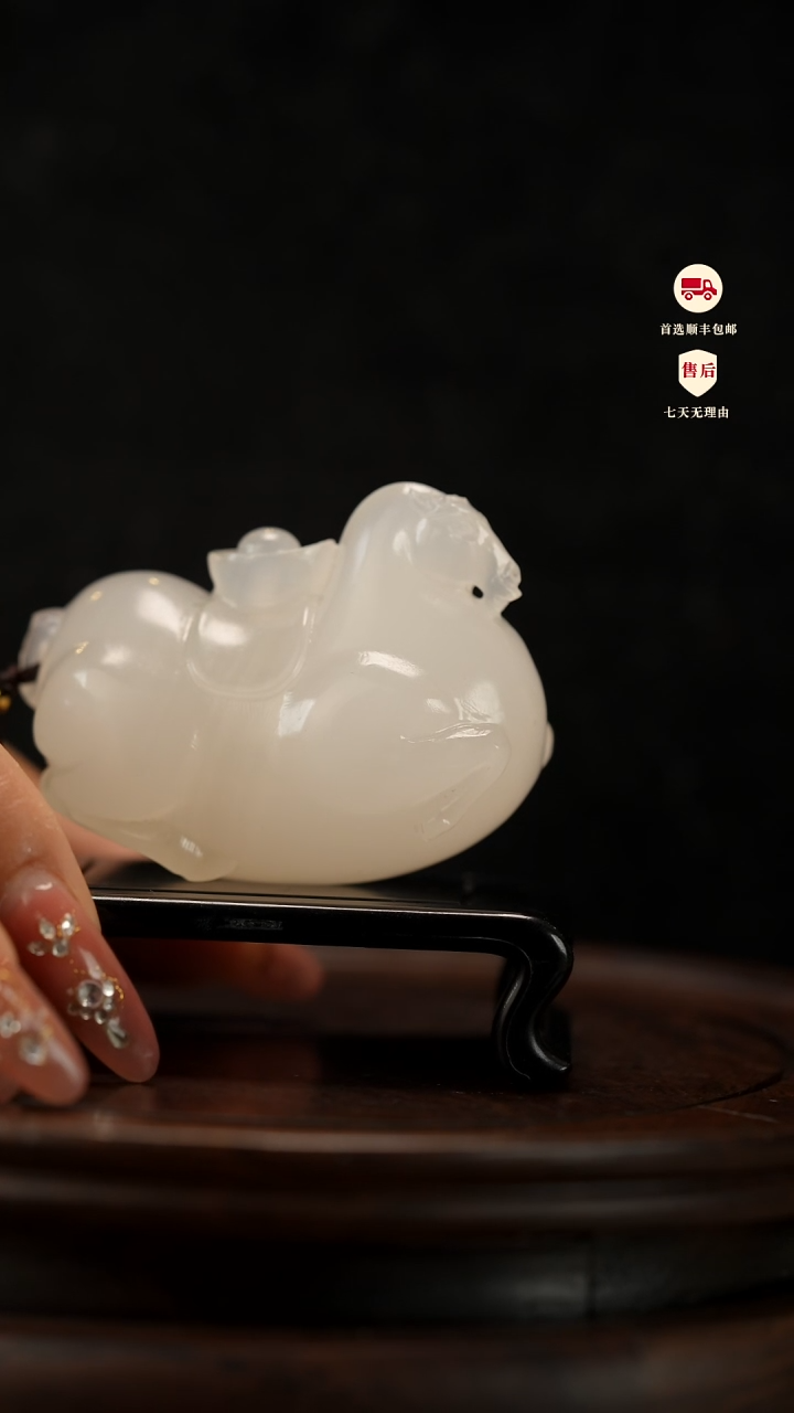 云南石荔枝白雕刻：马上有米手把件摆件