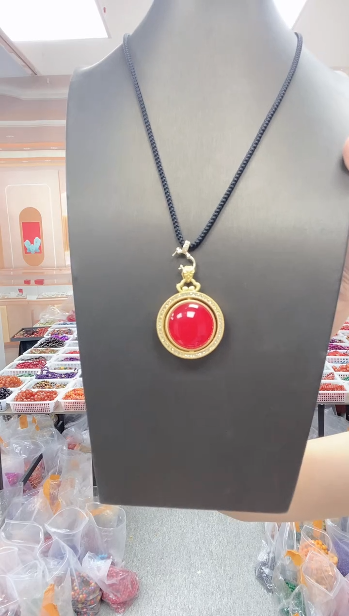 玛瑙/玉髓合金颈饰红景天吊坠