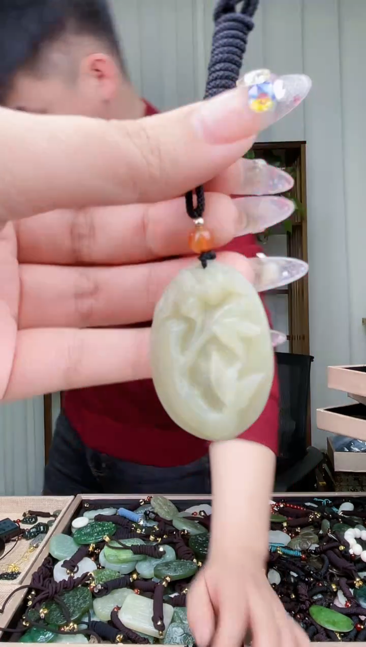 【闪购商品】和田玉挂件未镶嵌拍一发一，多样性发货！