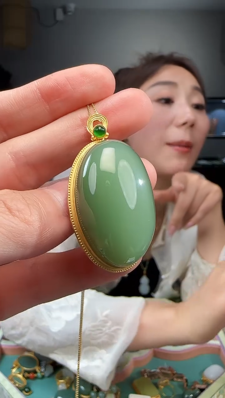 和田玉18K金镶嵌吊坠(不含链)1