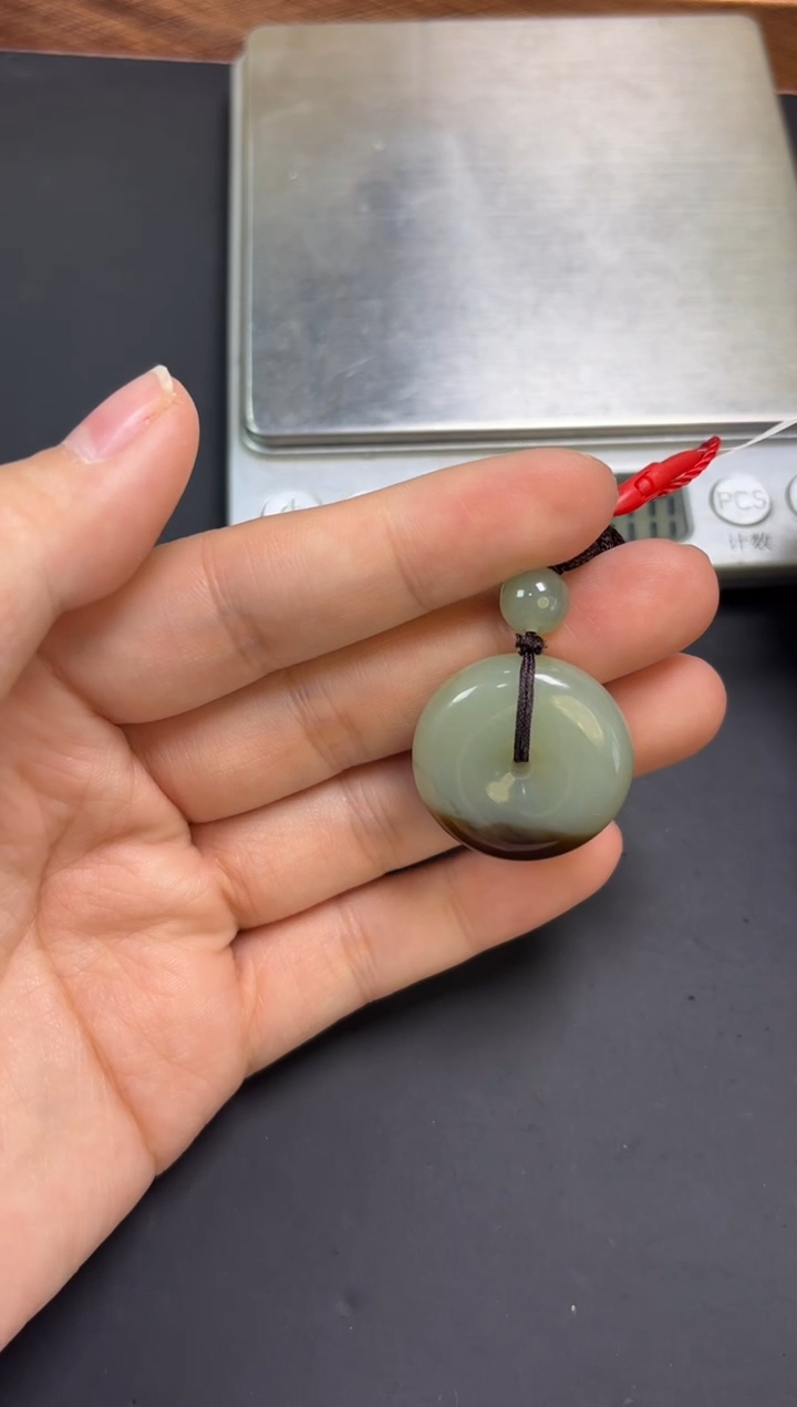 【闪购商品】和田玉吊坠(赠链)未镶嵌且末金山微色差吊坠L